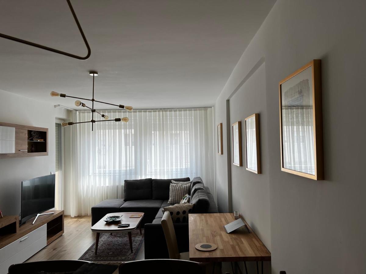 Elegant Apartment In City Centre Prishtinë Ngoại thất bức ảnh