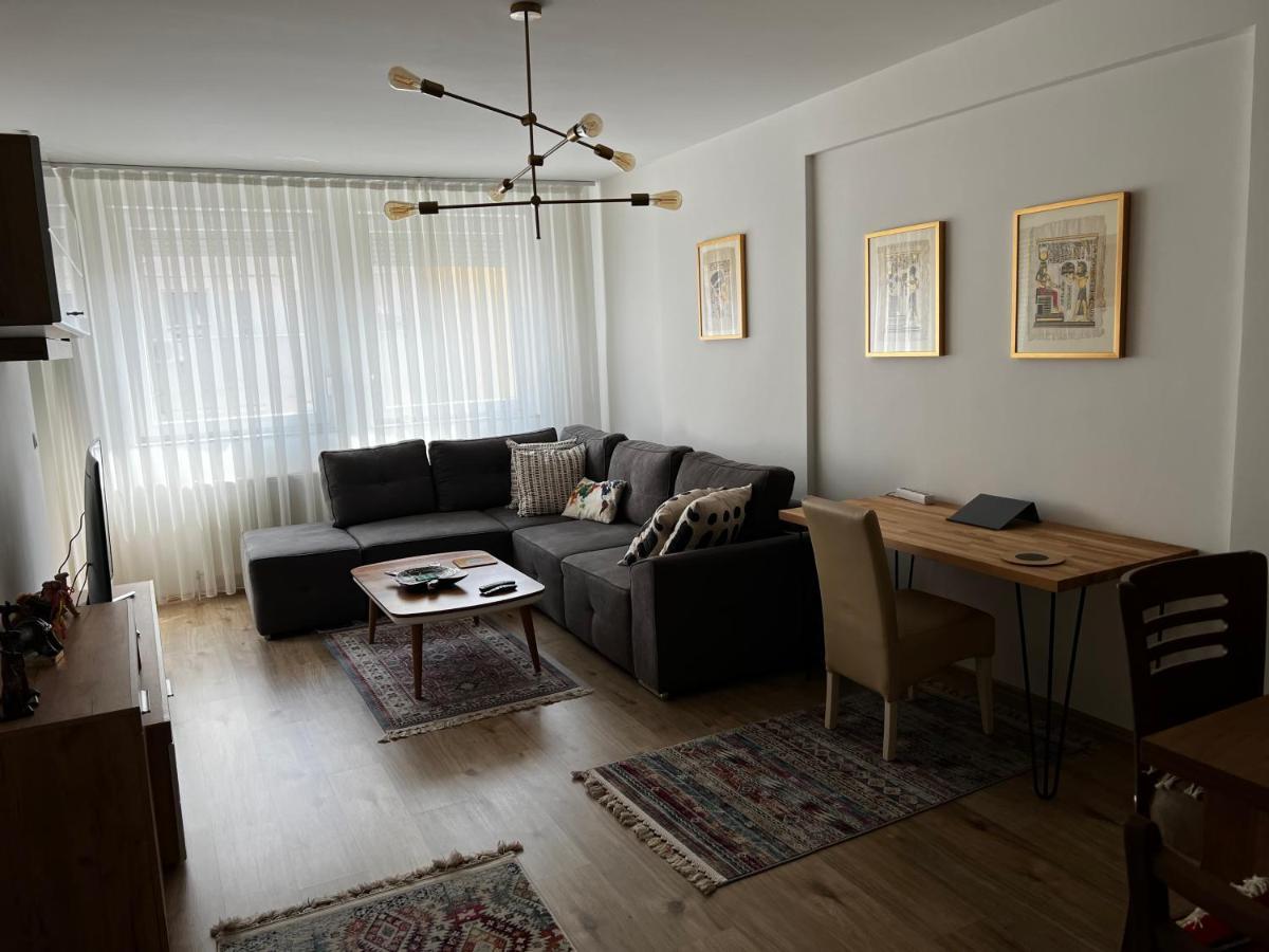 Elegant Apartment In City Centre Prishtinë Ngoại thất bức ảnh