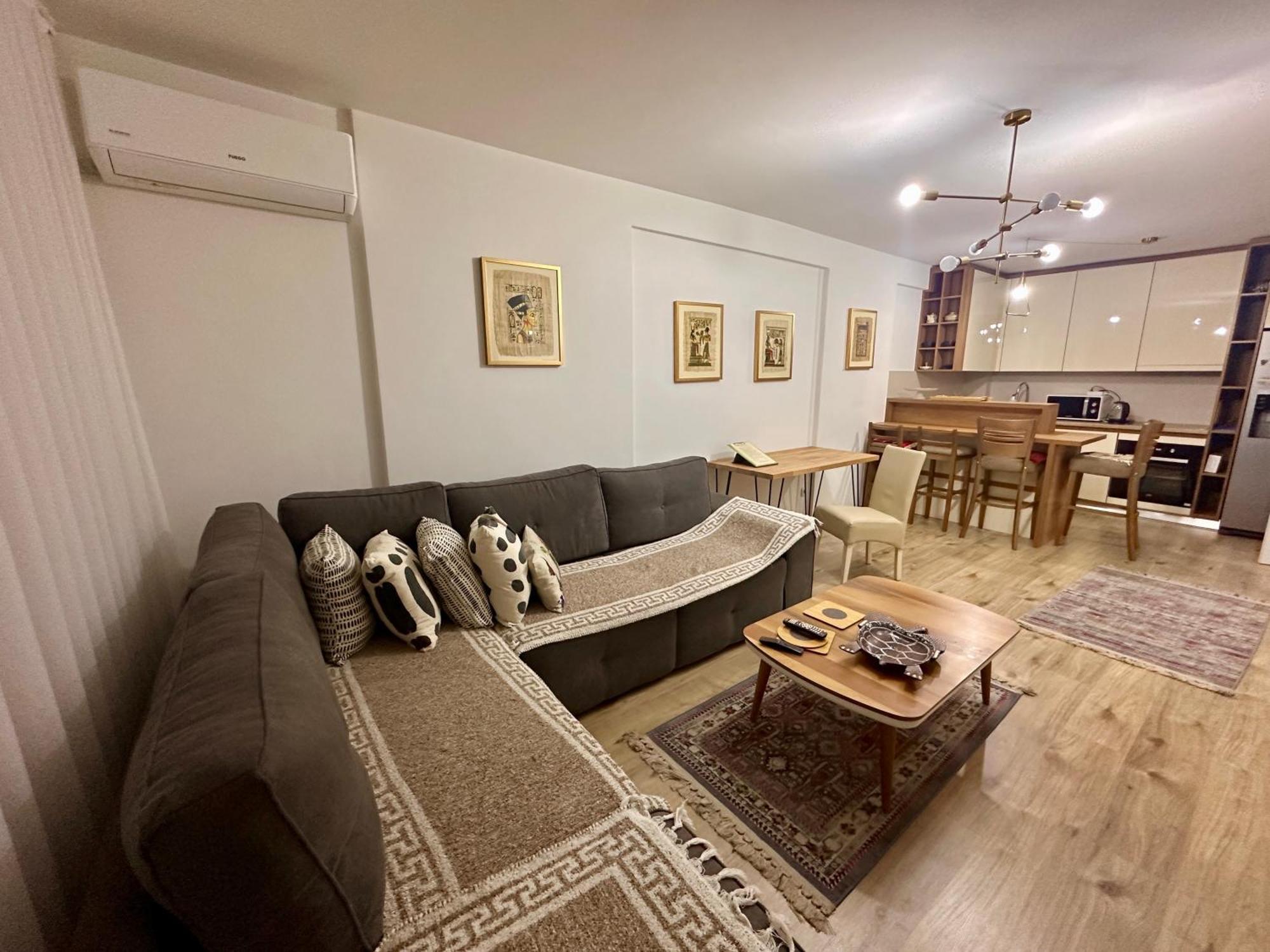 Elegant Apartment In City Centre Prishtinë Ngoại thất bức ảnh